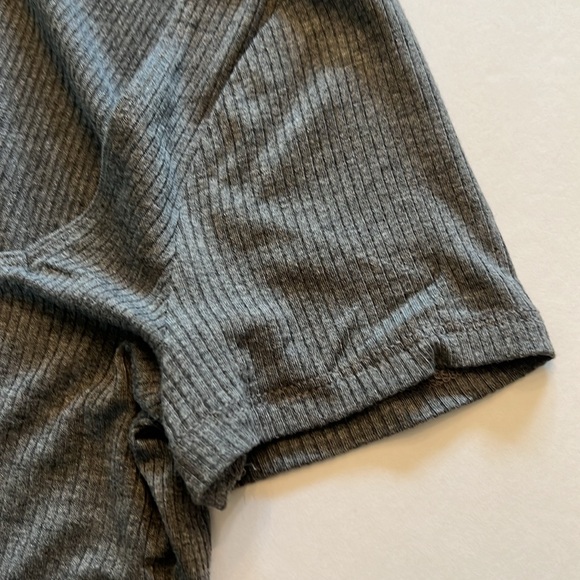 Forever 21 Juniors Square Neck Short Sleeve Tee color Gray Size Medium - Picture 10 of 11